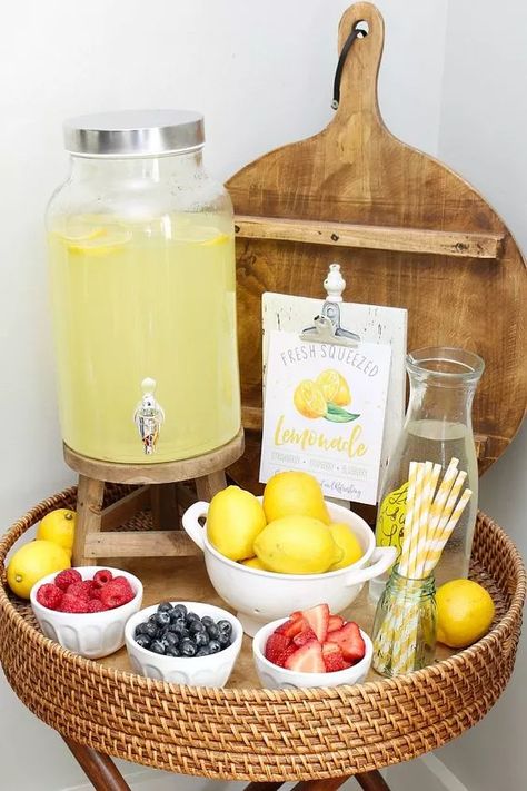 23+ Cute Lemon Themed Baby Shower Ideas (Free Invitation) Lemonade Stand Printables, Cute Lemonade Stand, Limonade Bar, Lemon Themed Party, Diy Lemonade, Lemon Themed Bridal Shower, Lemonade Bar, حفل توديع العزوبية, Beverage Bar