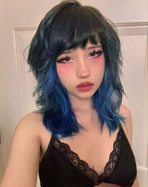 Grunge Haircuts, Blue Dyed Hair, Short Dyed Hair, World Hair, Dyed Hair Inspiration, Punk Hair, Hair Help, Dye My Hair, Hair Reference