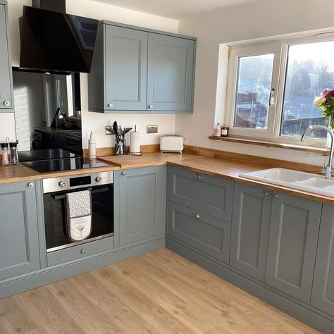 Wooden Worktop Kitchen Ideas, Blue Kitchen Wooden Worktop, Grey Kitchen With Wooden Worktop, Wood Laminate Countertops, Wooden Worktop Kitchen, Blue Gray Kitchen Cabinets, Blue Shaker Kitchen, Grey Kitchen Colors, Grey Blue Kitchen