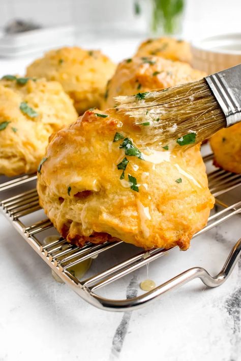 Copycat Red Lobster Cheddar Bay Biscuits - My Messy Kitchen Copycat Red Lobster Biscuits, Copycat Red Lobster, Lobster Biscuits, Red Lobster Cheddar Bay Biscuits, Red Lobster Biscuits, Breakfast Cupcakes, Cheesy Biscuit, Cheddar Bay Biscuits, Cheddar Biscuits