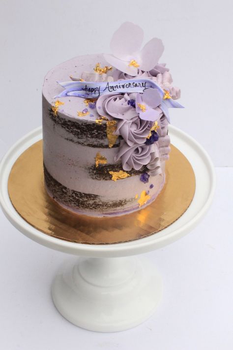 Rustic Chocolate Cake Birthday, Chocolate Cake With Purple Decorations, Naked Cakes Birthday, Purple Chocolate Cake, Naked Cake Decorating Ideas, Naked Cake Birthday, Naked Birthday Cake, Naked Chocolate Cake