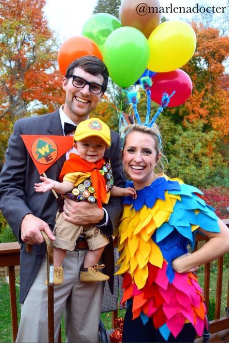 Cute and Clever Family Halloween Costume Ideas Disney Family Halloween Costumes, Disfraz Up, Family Costumes For 3, Disney Family Costumes, Family Costumes Diy, Family Halloween Costume Ideas, Family Themed Halloween Costumes, First Halloween Costumes, Family Halloween Costume