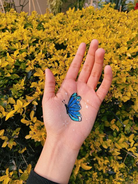 Aesthetic Hand Painting, Butterfly Drawing On Hand, Paint On Hands Aesthetic, Painting On Hand Aesthetic, Hand Painting Aesthetic, Cute Face Painting Aesthetic, Butterfly Hand Painting, Hand Painting Ideas, Face Painting Aesthetic