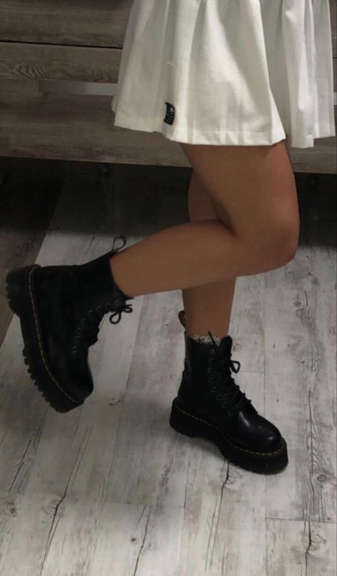 Black Boots Aesthetic, Doc Martens Jadon, Dr Martens Outfit, Doc Martens Outfit, Outfit 2020, Shop Boots, Looks Black, Aesthetic Shoes, Modieuze Outfits