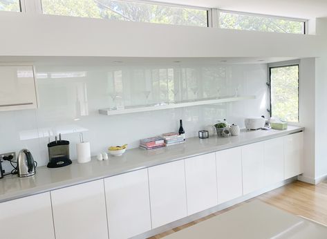 #polytechglass #kitchenrenovation #kitchenrenovationideas #glasssplashback #sydneyrenovations #interiordesign #renovation #kitchen #renovationideas #interiorideas #homedecoration #homerenovation #kitchensplashback #kitchengoals #homeideas #kitchendesign #kitcheninspiration #interiordecoratingideas #glasssplashbacks #kitcheninspo #glass #white #toughenedsplashbacks #toughenedglass #smallkitchen #commercialglass #colourpop #splashback #designerkitchen #renovationproject White Glass Splashback Kitchen, Cooker Splashback, Glass Splashback Kitchen, Coloured Glass Splashbacks, Splashback Kitchen, Glass Splashbacks, Kitchen Splashback, White Kitchen Design, Glass Splashback