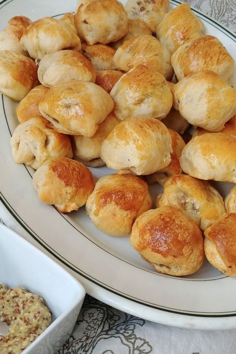 Meatball-Stuffed Crescent Rolls | "These ground turkey meatballs stuffed in crescent rolls are perfect appetizers for any party! They need a little extra time to make, but they are delicious!" #footballrecipes #gamedayrecipes #tailgatingrecipes #superbowlrecipes #superbowlparty #superbowlpartyideas Healthy Football, Crescent Rolls Recipe, Ground Turkey Meatballs, Appetizers Healthy, Football Appetizers, Crescent Recipes, Snacks Appetizers, Football Snacks, Meat Appetizers