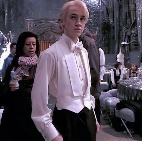 Draco Malfoy Yule Ball, Drako Malfoy, Draco Malfoy Hot, Tapeta Harry Potter, Ball Aesthetic, Draco Malfoy Aesthetic, Buku Harry Potter, Lucius Malfoy, Tom Felton Draco Malfoy