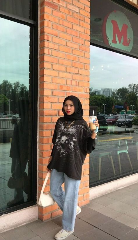 Concert Outfit Ideas Hijab, Outfit Konser, Simple Ootd, Fesyen Islam, Hijab Fashion Summer, Stile Hijab, Street Hijab Fashion, Muslim Fashion Hijab Outfits, Muslim Outfits Casual