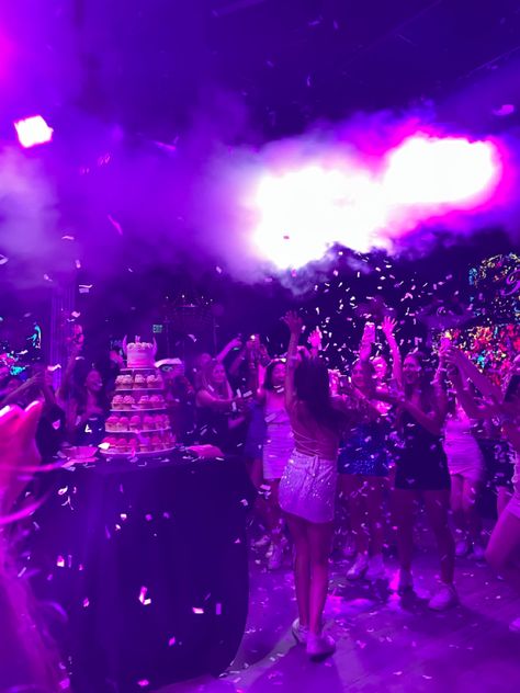 sweet sixteen, boston, party Sweet 16 Party Ideas Themes Spring, Big 16 Birthday Party Ideas, How To Throw A Party, Big Sweet 16, Sweet Sixteen Venues, Sweet 16 Aesthetic, Sweet 16 Party Decor, Sweet 16 Venues, Events Aesthetic