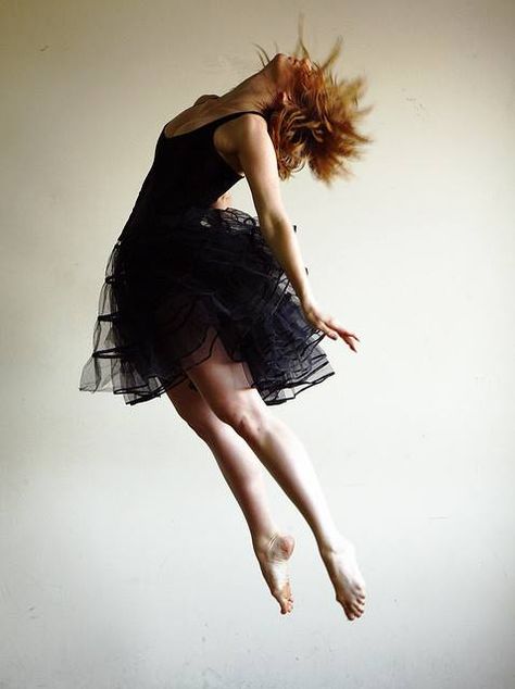 Via Emerging Woman Levitation Photography, Trampolines, Figure Poses, Dynamic Poses, Cool Poses, Action Poses, Dance Photography, Pose Reference Photo, Art Poses