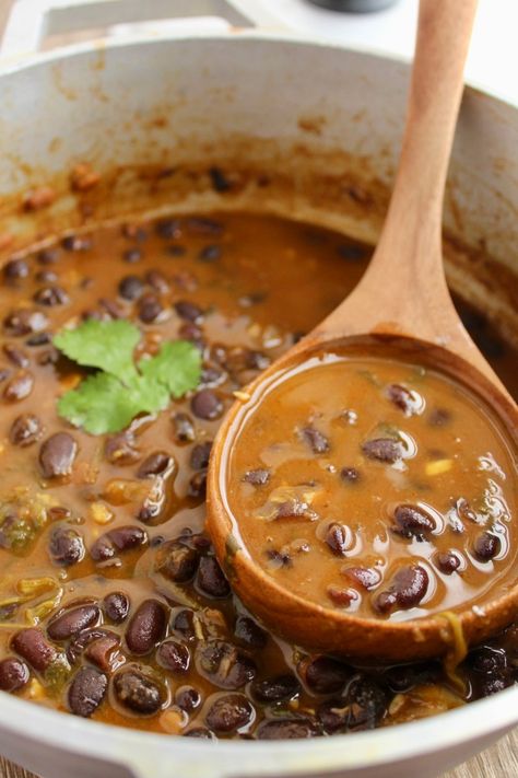 Dominican Beans Recipe, Goya Black Beans Recipe, Kitchen Rich, Sofrito Recipe, Black Bean Stew, Black Bean Recipes, Dominican Food, Tacos And Burritos, Cooking Black Beans