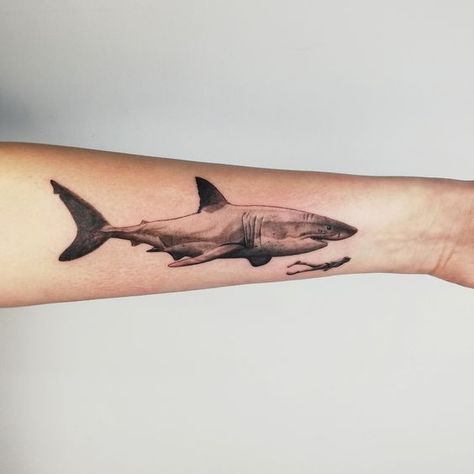 Shark And Diver Tattoo, Great White Shark Tattoo Ideas, Great White Tattoo Shark, Diver Tattoo Ideas, Mako Shark Tattoo, White Shark Tattoo, Great White Shark Tattoo, Small Shark Tattoo, Ocean Tattoo Ideas