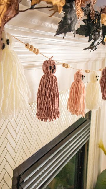 Fun Diy Wood Projects, Diy To Make Your Room Aesthetic, Easy Fall Diy Decorations, Fall Boho Party Decor, Simple Seasonal Decor, Diy Yarn Fall Decor, Cozy Halloween Decor Diy, Simple Fall And Halloween Decor, Fun Fall Diy Crafts