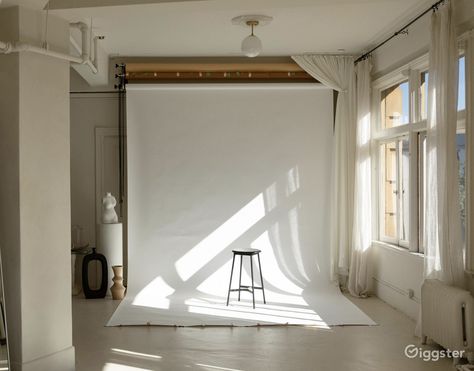 Neutral Photo Studio, High End Photography Studio, Minimalist Studio Photography, Loft Photography Studio, Sunroom Photography Studio, All White Photography Studio, Tiny Photography Studio, Natural Light Photography Studio, Photography Studio Design Decor