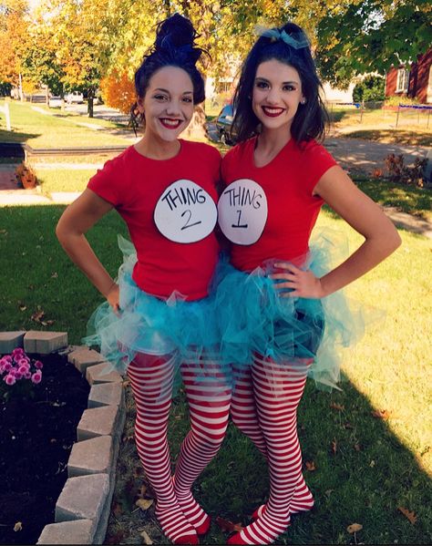 Easy duo costume  -Tulle  -Crotchet headband  -Stripped leggings  -Blue hair spray Twin Costume Ideas, Dynamic Duo Costumes, Girl Duo, 3 People Costumes, Costumes For Teenage Girl, Halloween Costumes Scarecrow, Halloween Duos, Thing 1 And Thing 2, Twin Halloween