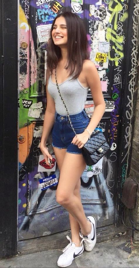 Tara Sutaria Tara Sutaria, Bollywood Outfits, Bollywood Girls, Indian Bollywood, Bollywood Celebrities, Celebrity Outfits, Bollywood Fashion, Teen Fashion Outfits, Bollywood Actress