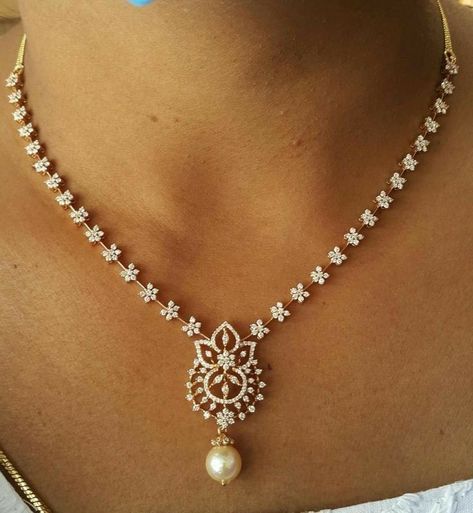 Diamond Necklace Simple, Jewelry Necklace Simple, Diamond Jewelry Set, Diamond Pendants Designs, Gold Jewelry Simple Necklace, Diamond Necklace Designs, Gold Necklace Indian Bridal Jewelry, Bridal Diamond Jewellery, Gold Bride Jewelry