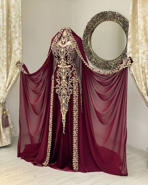 Turkish Henna Night Dresses, Arabian Dress Traditional Women, Arabian Royalty Outfit, Iranian Wedding Dress Traditional, Traditional Turkish Dress, Traditional Moroccan Wedding Dress, Arabic Prom Dress, Henna Dress Arabic, Turkish Henna Dress