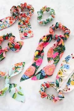 Tips Menjahit, Sweet Red Poppy, Diy Sy, Headband Diy, Diy Hair Scrunchies, Scrunchies Diy, Easy Knitting Projects, Sew Ins, Costura Diy