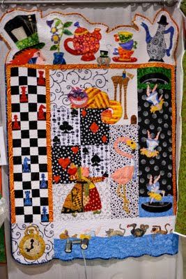 My other favourite thing to do... Quilt   Here's an Awesome Alice Quilt! Alice In Wonderland Quilt, Alice In Wonderland Diy, Amazing Quilts, Disney Quilt, Childrens Quilts, Cat Quilt, Costume Patterns, Diy Quilt, Small Quilts