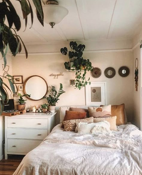 Minimal Bohemian Bedroom, Room Ideas Apartment Bedroom, Boho Bedroom Wood, Orange And Pink Room Aesthetic, Small Bohemian Bedroom, Bedroom Clothing Storage, Lots Of Plants, Dekorasi Kamar Tidur, College Room