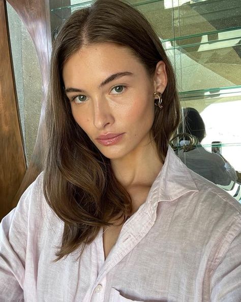 Grace Elizabeth Style, Victoria Secret Models, Grace Elizabeth, Hair Inspiration Short, Auburn Hair, Beauty Guru, April 20, Short Bob Hairstyles, Beautiful Makeup