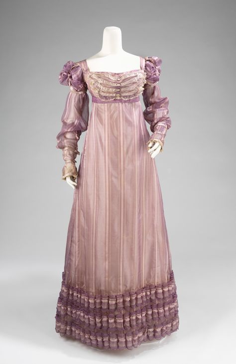 Ball gown ca. 1820. American. silk. Regency Era Dress, Historical Fashion 1700s, Brighton Pavilion, Regency Dresses, Regency Clothing, Fashion Through The Ages, Regency Dress, Pride Prejudice, Linens And Lace