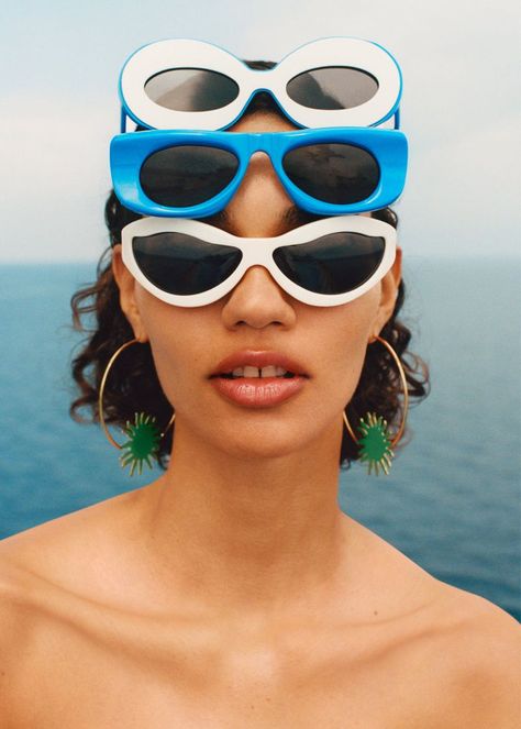 Mango x Simon Miller 2023 Campaign (Mango) Sunglass Photoshoot, Style Californien, Eyewear Photography, Vogue Sunglasses, Swim Brands, Cool Glasses, Simon Miller, Brand Campaign, Stylish Glasses