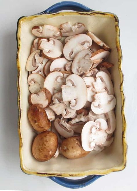 crimini mushrooms Buzzfeed Recipes, Quick Chicken Dinner, White Button Mushrooms, Crimini Mushrooms, Hot And Sour Soup, Tv Dinner, Sour Soup, Quick Chicken, Good Sources Of Protein