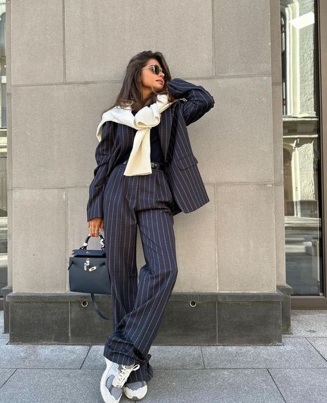 Blue Pin Stripe Pants Outfit, Black Striped Pants Outfit, Pin Stripe Pants Outfit, Pinstripe Trousers Outfit, Striped Trousers Outfit, Blue Trousers Outfit, Striped Blazer Outfit, Pinstripe Pants Outfit, Stripe Pants Outfit