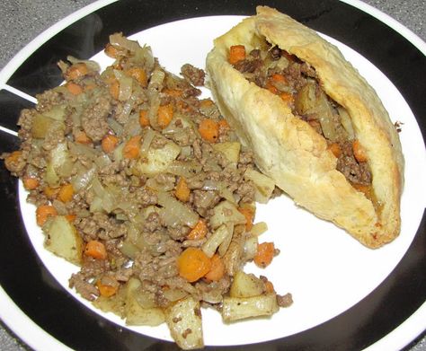 Frozen Fairytale: Cornish Pasty Recipe made with Ground Beef - Step by step picture tutorial Beef Pasty Recipe, Pasty Recipe Michigan, Beerock Recipe, Beef Pasty, Cornish Pasty Recipe, Beef Pasties, Pasty Recipe, Cornish Pasty, Pasties Recipes