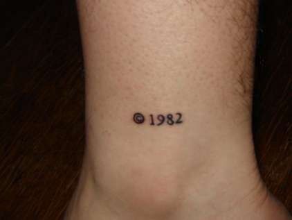 @1982 tattoo #wantit Birth Tattoo, Petit Tattoo, Small Tattoos Simple, Simple Tattoo Designs, Initial Tattoo, Birth Year, Small Tattoo, S Tattoo, Skin Art