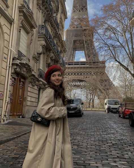 Paris Winter Photoshoot, Arc De Triomphe Photo Ideas, Winter Parisian Style, Looks Paris, Paris Trip Outfits, Paris Instagram Pictures, Paris Photo Ideas, Paris Travel Photography, Paris Couple