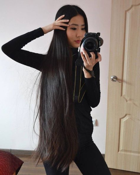 Extra Long Black Hair, Long Hair Asian, Asian Long Hair, Valeria Lukyanova, Hair Asian, Hair Motivation, Hair References, Woman Smiling, Extra Long Hair