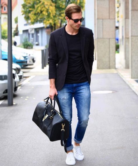 All About Black Blazer for Men - LatestBlazer.com Black Blazer Outfit Men, Blazer Men Outfit, Black Shirt Outfits, Black Blazer Men, Black Blazer Outfit, Blazer Outfits Men, Der Gentleman, Timeless Outfits, Blazer Jeans