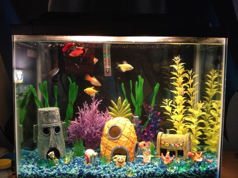 My son's Sponge Bob inspired fish tank Spongebob Fish Tank Ideas, Fake Fish Tank Diy, Aquarium Stones Decoration, Fish Tank Ideas Aesthetic, Small Fish Tank Ideas, Fish Tank For Kids, Spongebob Fish Tank, Cool Fish Tank Decorations, Fake Fish Tank