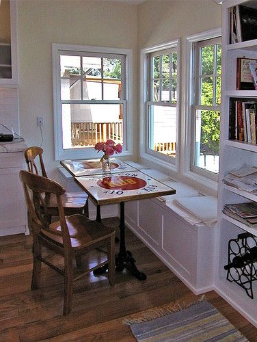 Dining room Modern Italian Kitchen, Italian Kitchen Design, Breakfast Nook Table, Nook Table, Corner Seating, Cafe Seating, Coffee Nook, Nook Ideas, Custom Benches