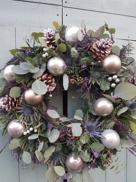 Fresh Christmas Wreath, Bauble Wreath, Silk Wedding Flowers, Pink Wreath, Gold Christmas Decorations, Christmas Tablescape, Christmas Door Wreaths, Christmas Wreaths For Front Door, Silk Flowers Wedding