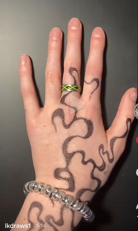 hand tattoo with sharpie Sharpie Hand Doodles, Ink Poisoning, Henna Style Tattoos, Pen Tattoo, Sharpie Tattoos, Hand Doodles, Hand Tats, Henna Style, Things To Draw