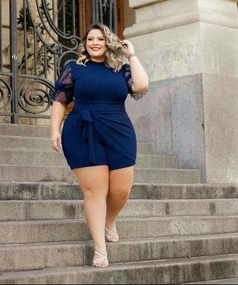 Plus Size Celebrities, Short And Curvy Outfits, Big Size Dress Mothers, Big Size Dress Casual, Dress Over 50, Plus Size Women Fashion, Look Kylie Jenner, Plus Size Elegant Dresses, One Friend