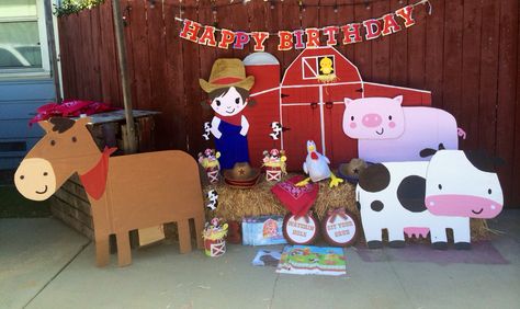 Farm birthday party fisher price photo booth Barnyard Bash, Cowboy Theme Party, Farm Themed Party, Barnyard Birthday Party, Farm Theme Birthday, Farm Animal Party, Farm Animals Birthday Party, Farm Themed Birthday Party, Zoo Birthday