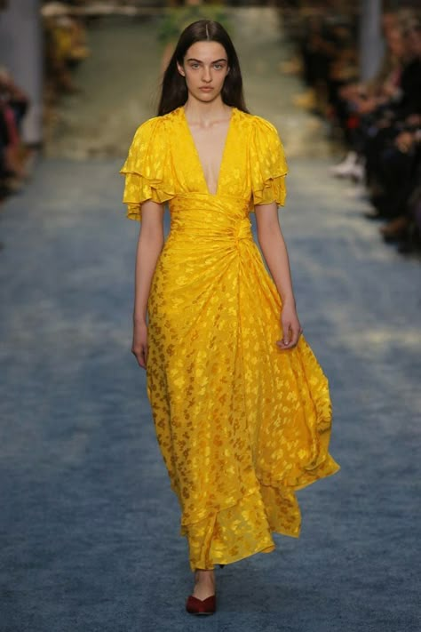 Caroline Herrera, 2019 Runway, New York Fall, Runway Dresses, Jacquard Dress, Carolina Herrera, Mode Style, Fancy Dresses, Yellow Dress