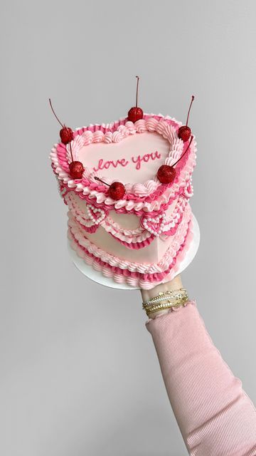 Decorated Valentine Cookies, Valentine Dessert Ideas, Valentines Strawberries, Cake Ideas For Birthday, Valentine Strawberries, Bolo Vintage, Valentines Baking, Homemade Foods, Heart Cakes