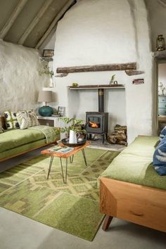 Lost Cottage Kerry, Colour Fireplace, Irish Cottage Renovation, Irish Cottage Decor, Irish Cottage Interiors, Ceiling Colour, Irish Cottages, Estilo Cottage, Hiasan Dalaman Rumah