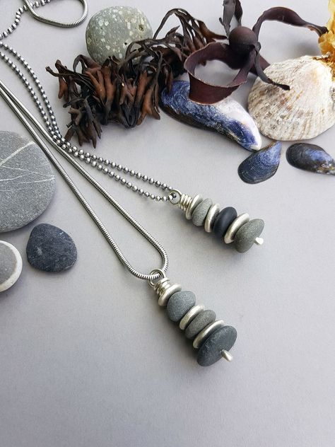 Pebble Stack, Seaglass Jewellery, Pebble Crafts, Jewellery Techniques, Beach Stones Jewelry, Dremel Crafts, Slate Art, Pebble Jewelry, Seashell Beach