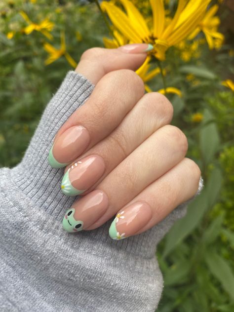 Garden Nails Design, Crown Nail Art, Almond Acrylic, Cute Simple Nails, Spring Nail Designs, Simple Gel Nails, Brighter Days, Minimal Nails, Animal Nails