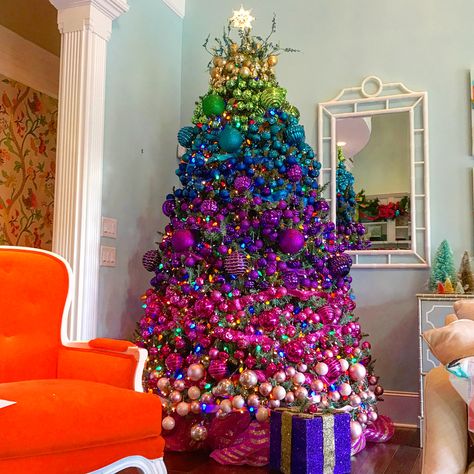 Rainbow Christmas Tree Decor Rainbow Theme Christmas Tree, Rainbow Tree Christmas, Colorful Christmas Tree Ideas, Rainbow Christmas Tree Decorations, Rainbow Christmas Decor, Rainbow Christmas Decorations, Christmas Tree Rainbow, Friends Christmas Tree, Bright Christmas Tree