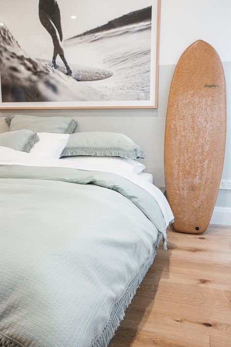 Available exclusively at Spotlight Australia. #bedlinen #interiordecorating #bedroomideas #bedroommakeover Surf House Bedroom, Modern Surf Bedroom, Minimalist Beach Bedroom, Bedroom Inspirations Summer, Island Bedroom Ideas, Surf Inspired Bedroom, Surf Style Bedroom, Beachy Bedroom Aesthetic, Modern Beach Bedroom