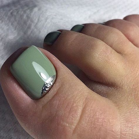 Pastel Toe Nail Art Green Toe Nail Designs, Nail Art Pearls, Lucky Nails, Green Toe Nails, Nail Colors 2023, Toe Nail Colors, Fall Toe Nails, Pedicure Colors, Gel Toe Nails