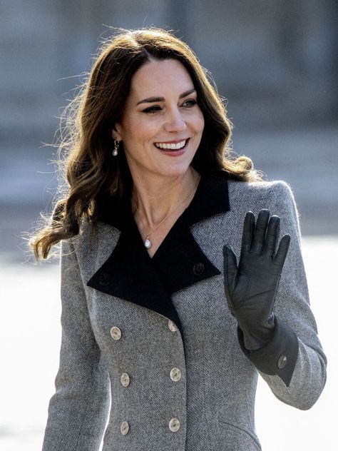 Vestidos Kate Middleton, Estilo Kate Middleton, Princesa Kate Middleton, Princess Katherine, Catherine Walker, Queen Margrethe Ii, Kate Middleton Outfits, Country Casual, Princess Catherine